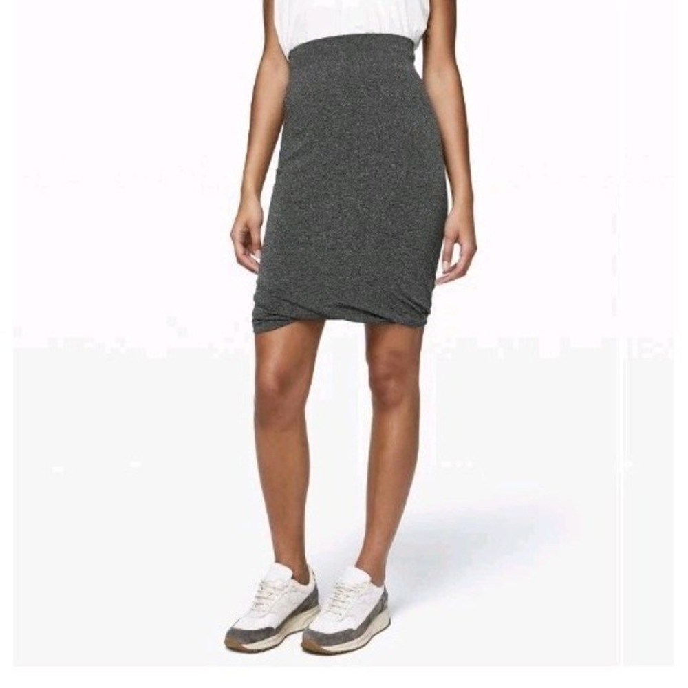 Lululemon Boulevard Bliss Size 8 Heather Gray Stretchy Athletic Skirt Bubble Hem